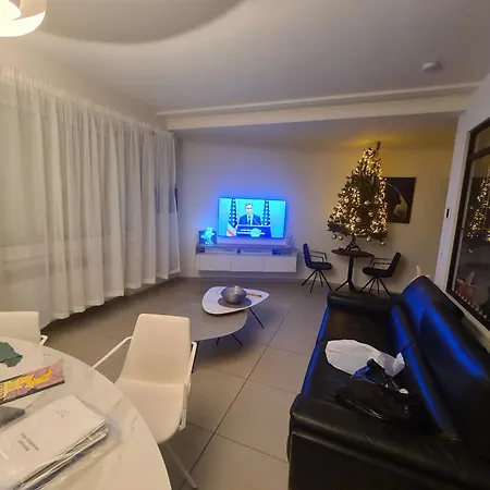 Апартаменты Frontaal Gelijkvloers Seaview 80m² 2 Slp Остенде